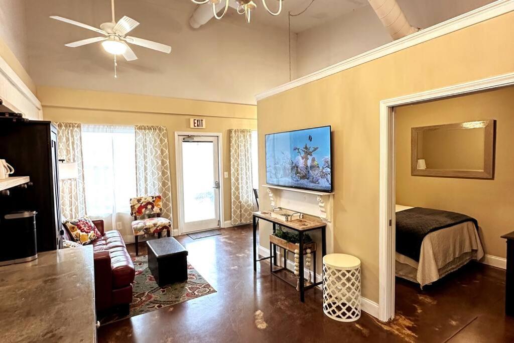 Haven At Hazel~Downtown Bungalow Demorest Exteriör bild