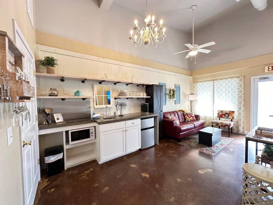 Haven At Hazel~Downtown Bungalow Demorest Exteriör bild
