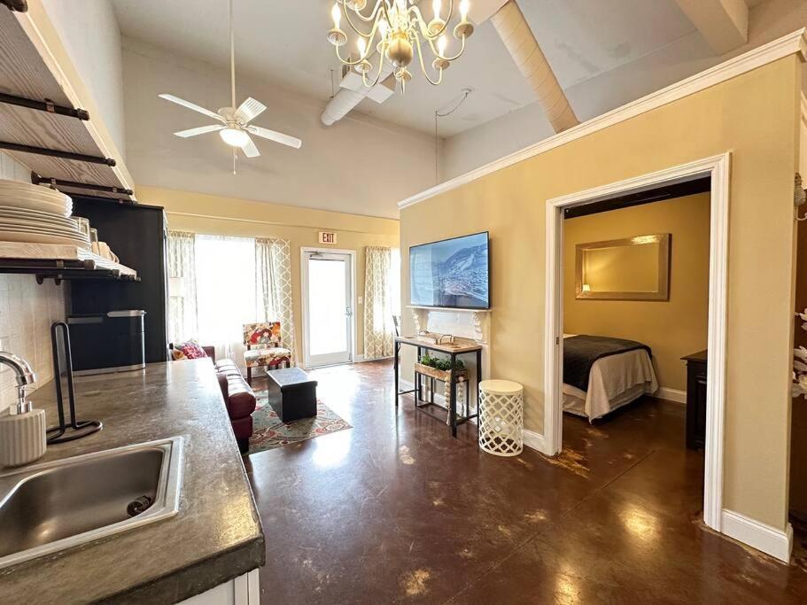 Haven At Hazel~Downtown Bungalow Demorest Exteriör bild